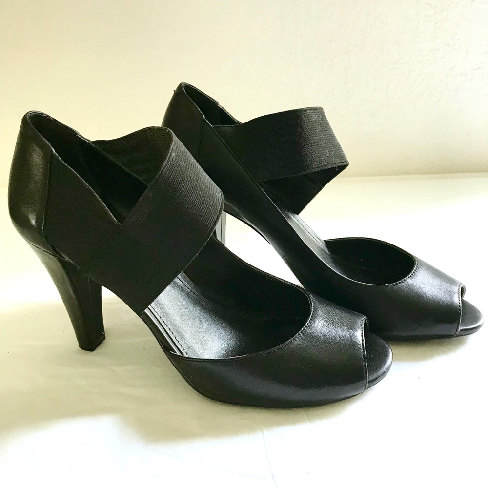 Kenneth Cole Reaction Women's Shell We Go Pumps